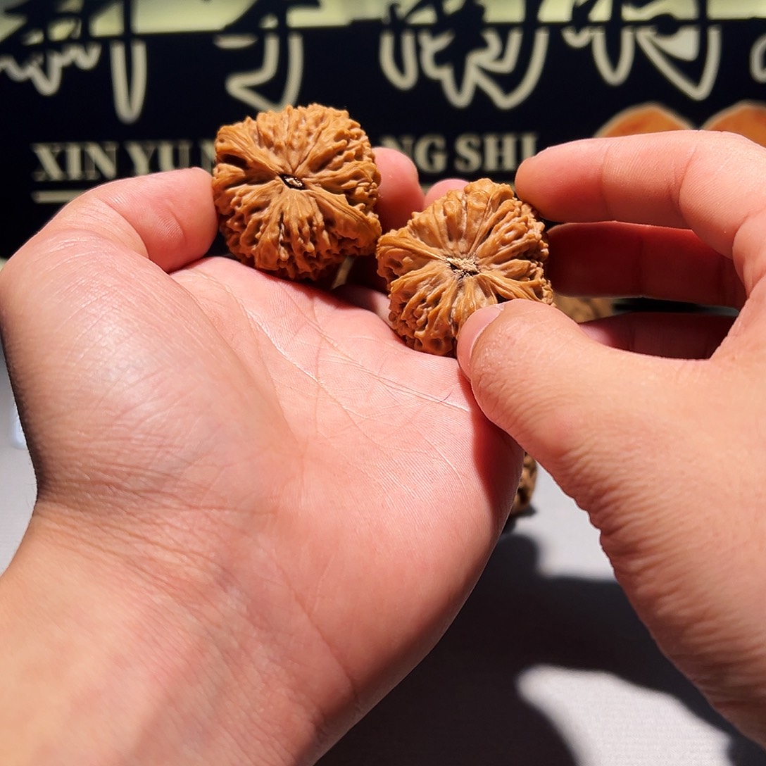 祈***D文玩核桃吊坠新宇南将石42精品