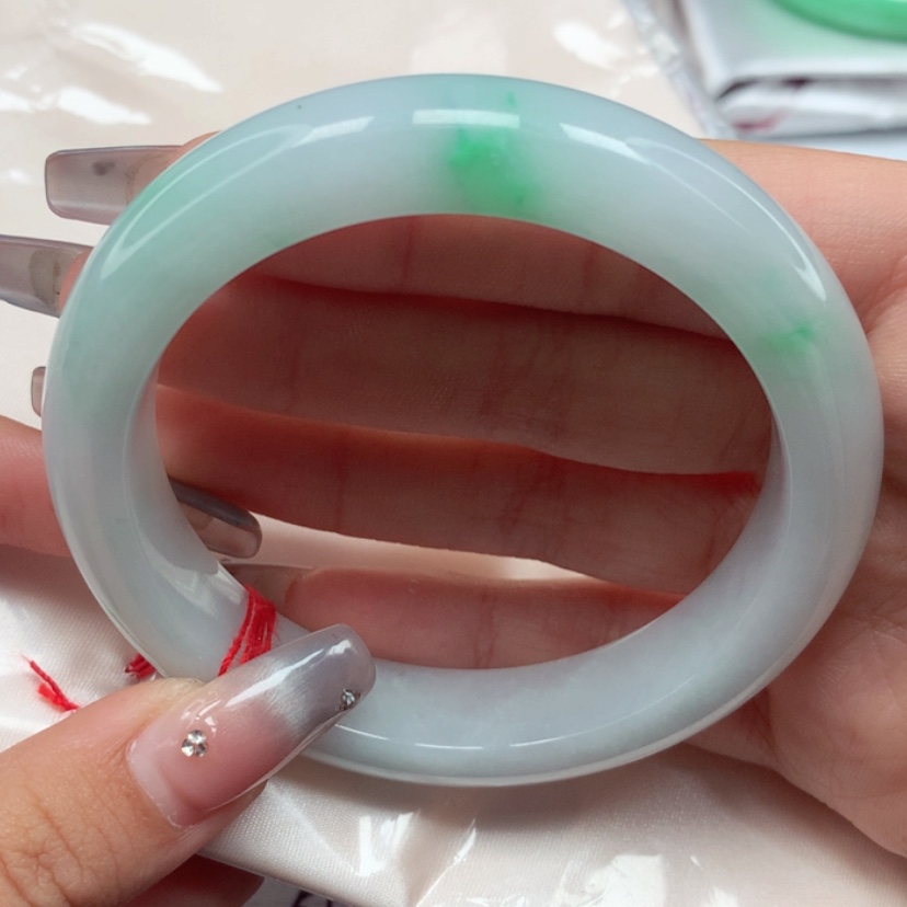 【闪购商品】翡翠手镯未镶嵌59圈阳绿