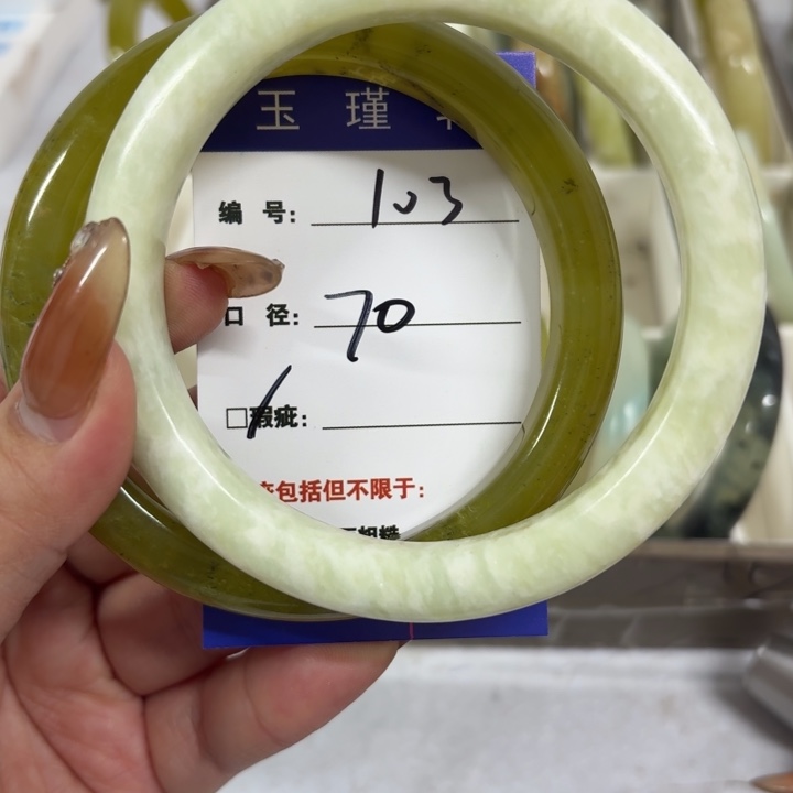 蛇纹石玉未镶嵌手镯