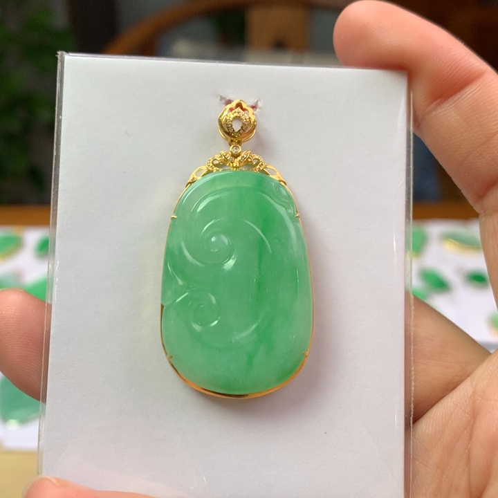 翡翠18K金镶嵌颈饰翡翠吊坠