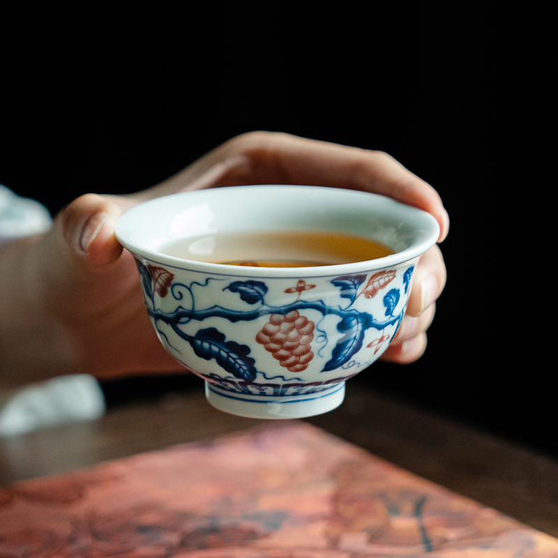 （阿萌茶事）葡萄青花釉里红压手杯