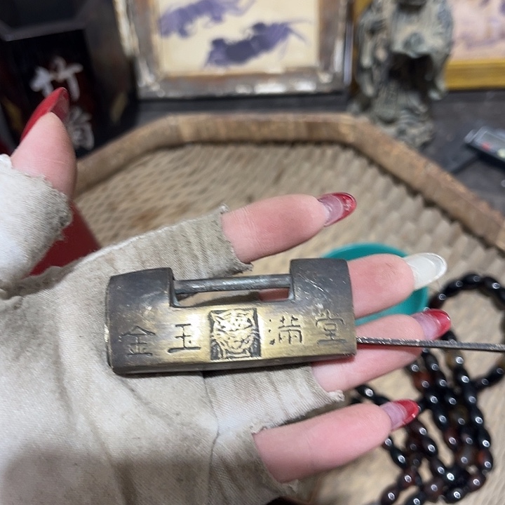 蓝***8羽毛黄铜锁头一条就能做一