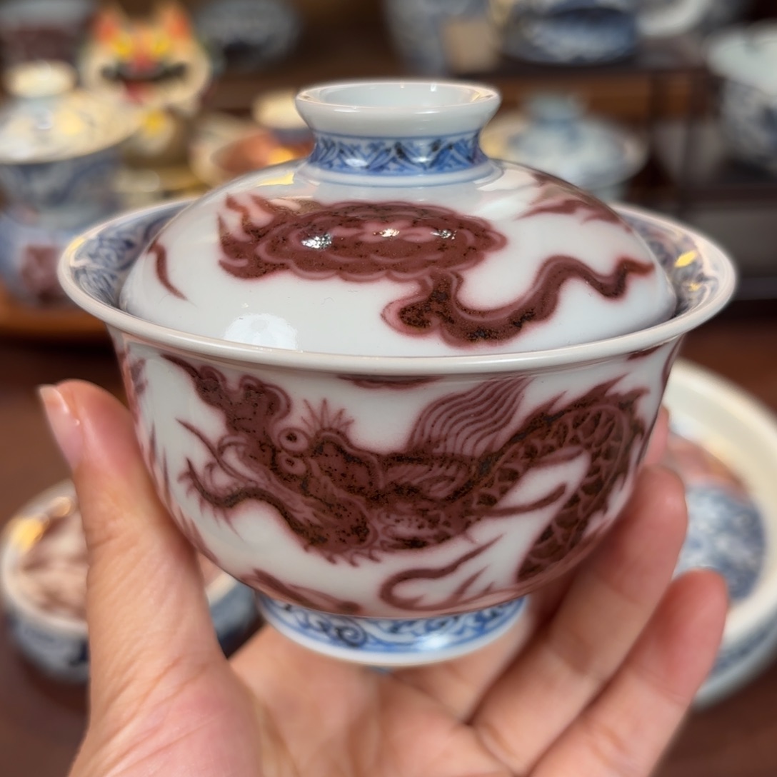 青花釉里红铠甲龙盖碗