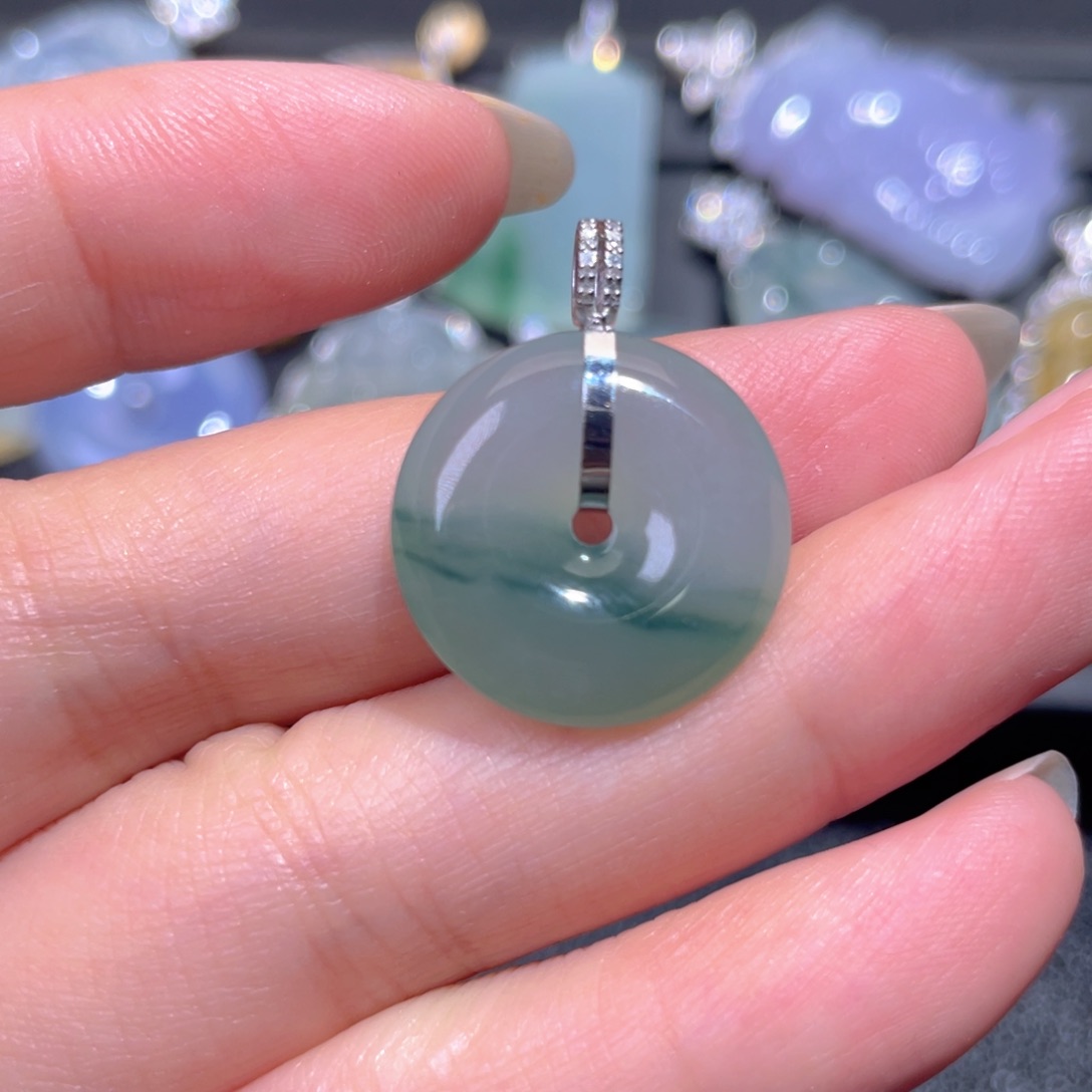 颈饰18K金镶嵌翡翠翡翠