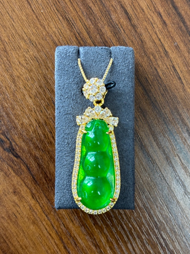 天然缅甸翡翠A货经典大气时尚高冰满绿四季豆平安吊坠 215