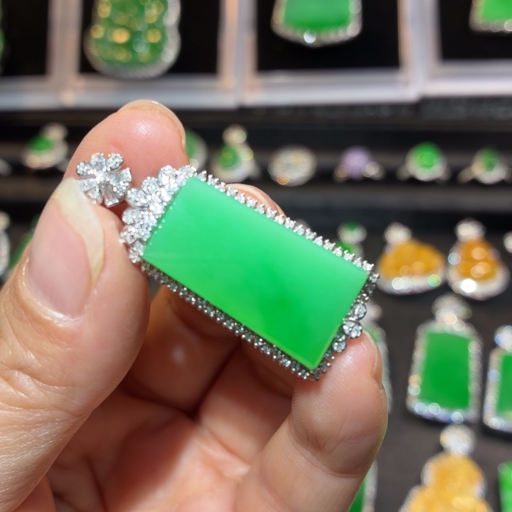 翡翠18K金镶嵌吊坠(不含链)翡翠