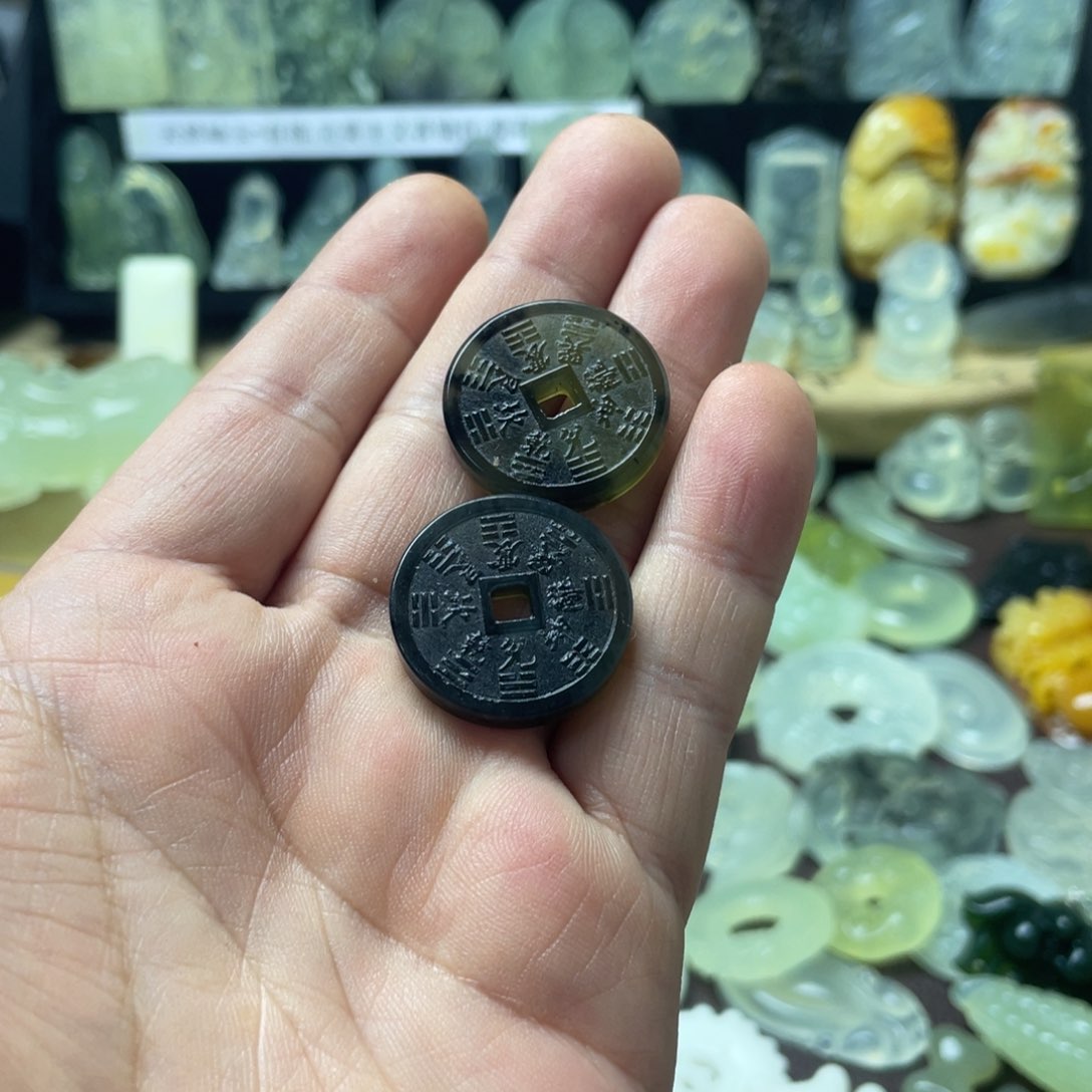 蛇纹石玉颈饰未镶嵌一个