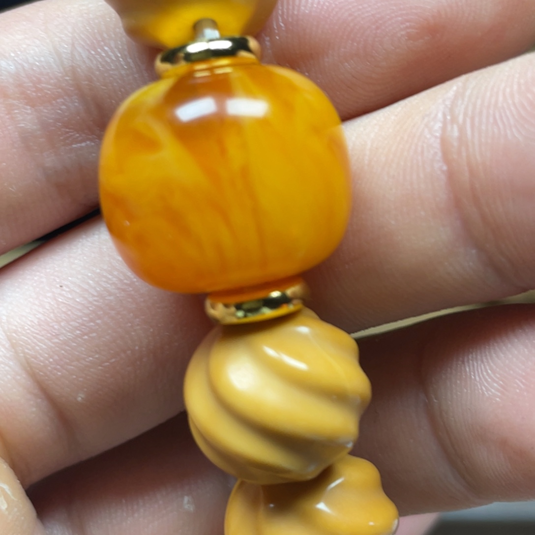 初***烟吊坠猴头核桃黄色一代蜡