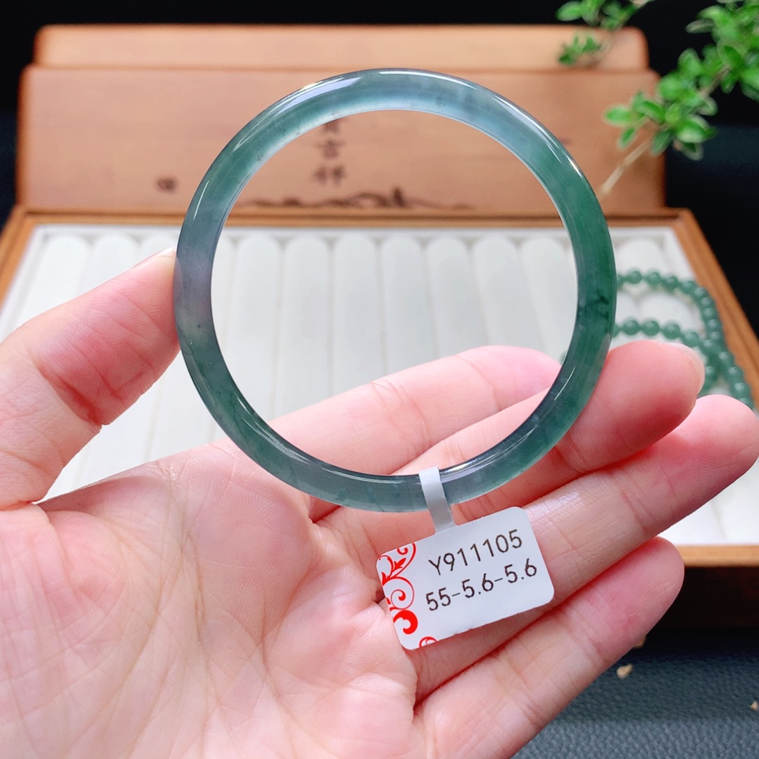 翡翠手镯（圆镯）未镶嵌
