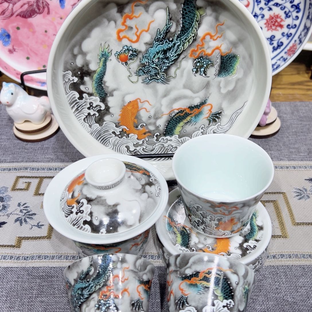 景德镇市的一位老干部告诉记者他