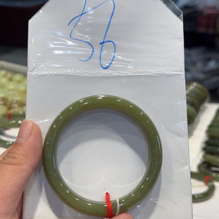 岁***好和田玉未镶嵌手镯