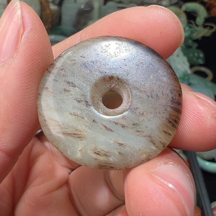 蛇纹石玉颈饰未镶嵌