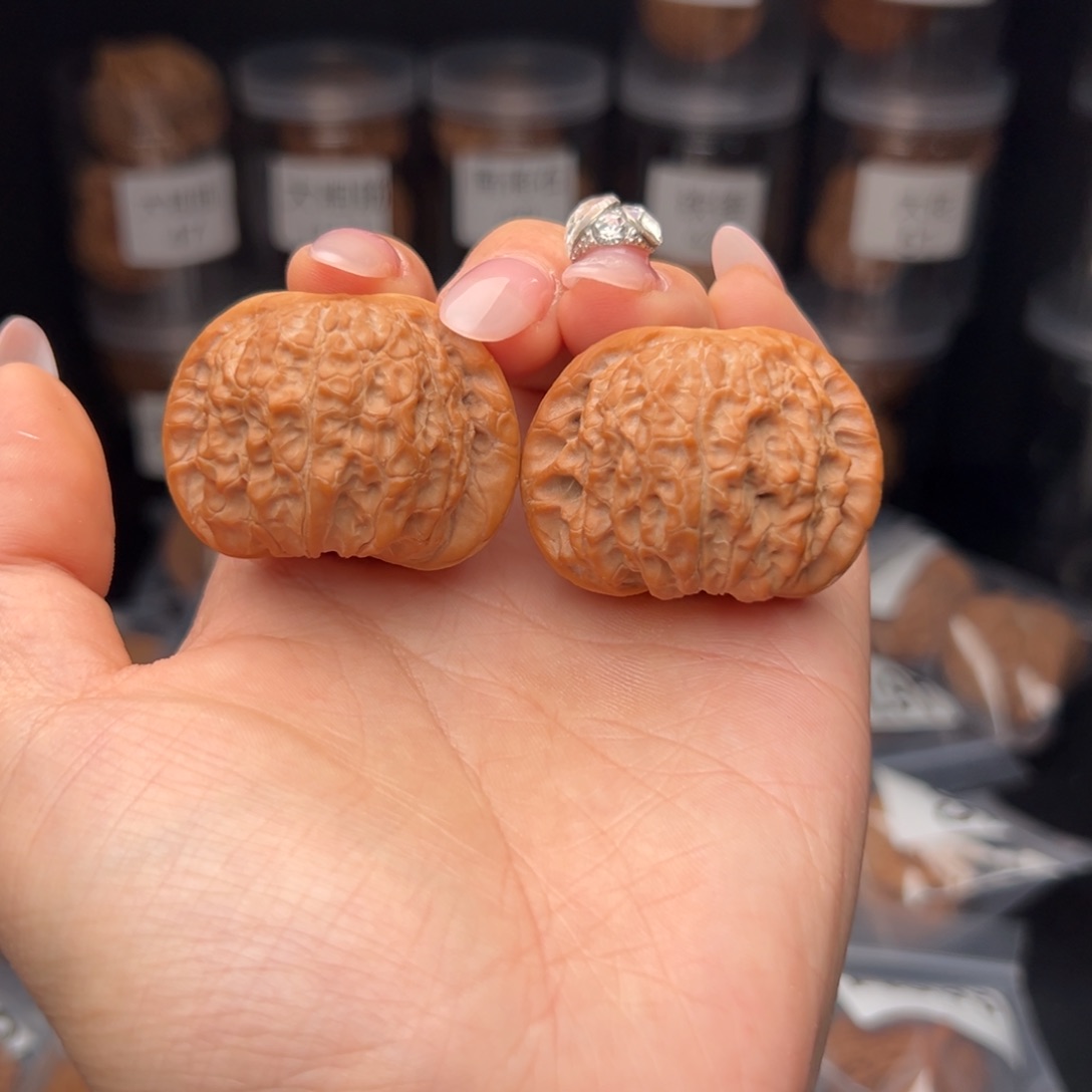 文玩核桃吊坠戒****事血麒麟