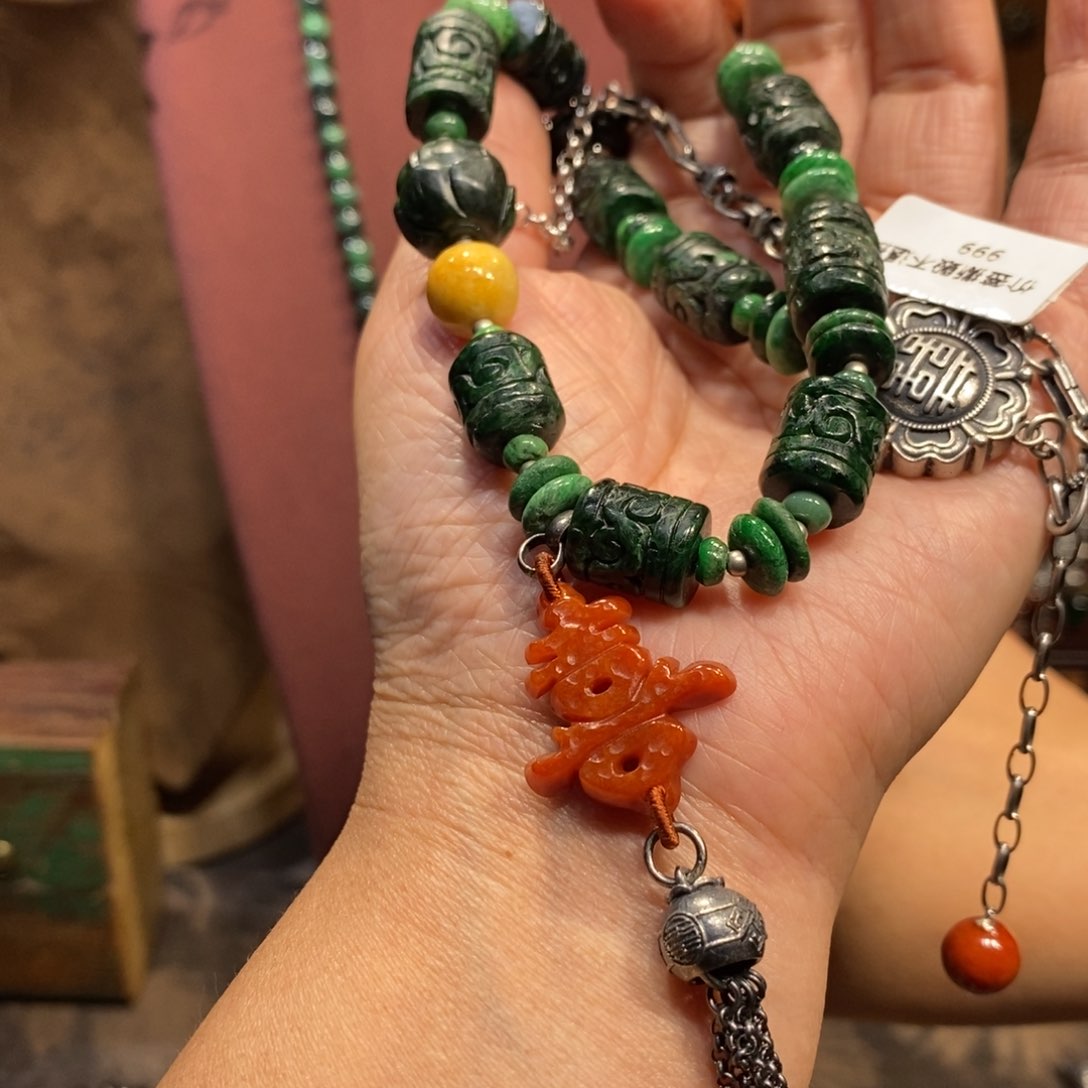 翡翠吊坠(赠链)未镶嵌