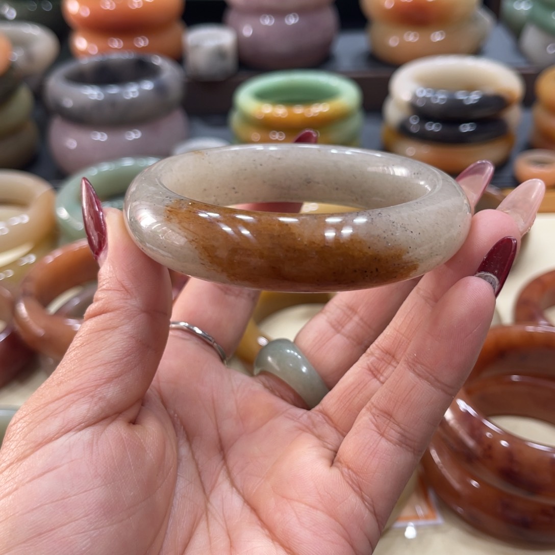 未镶嵌手镯石英岩玉