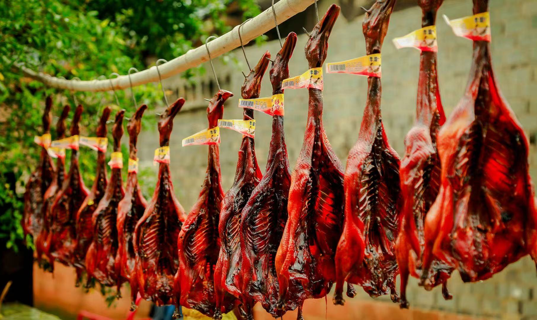 江西弋阳农家柴火烟熏生蛋酱鸭地道风味腊味干货