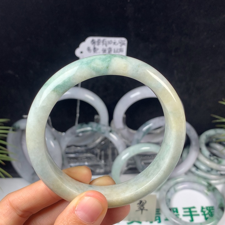 翡翠未镶嵌手镯27号。 59圈