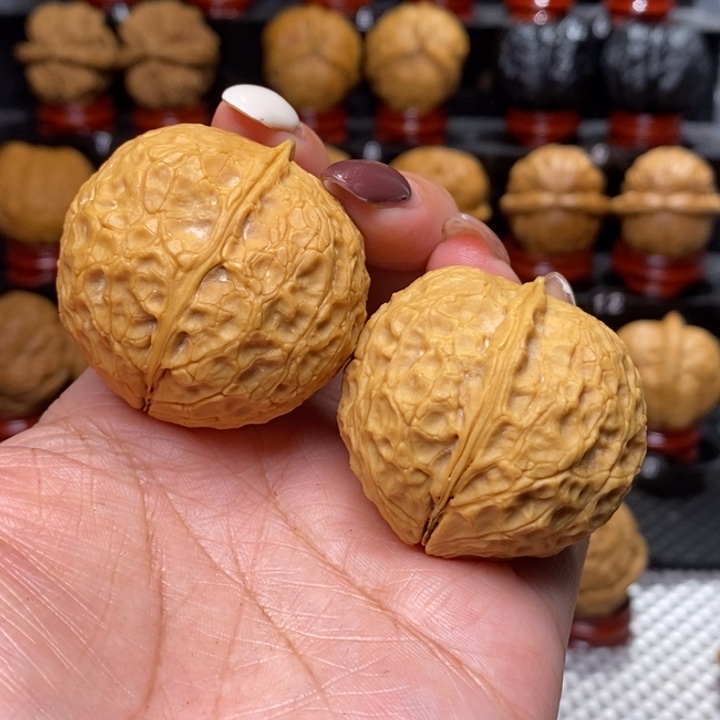 文玩核桃把件铁锤…………15