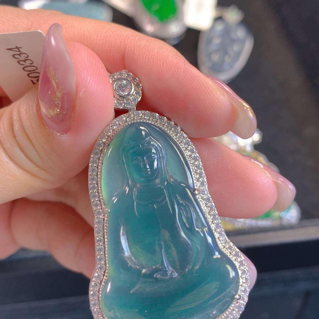 翡翠颈饰未镶嵌翡翠