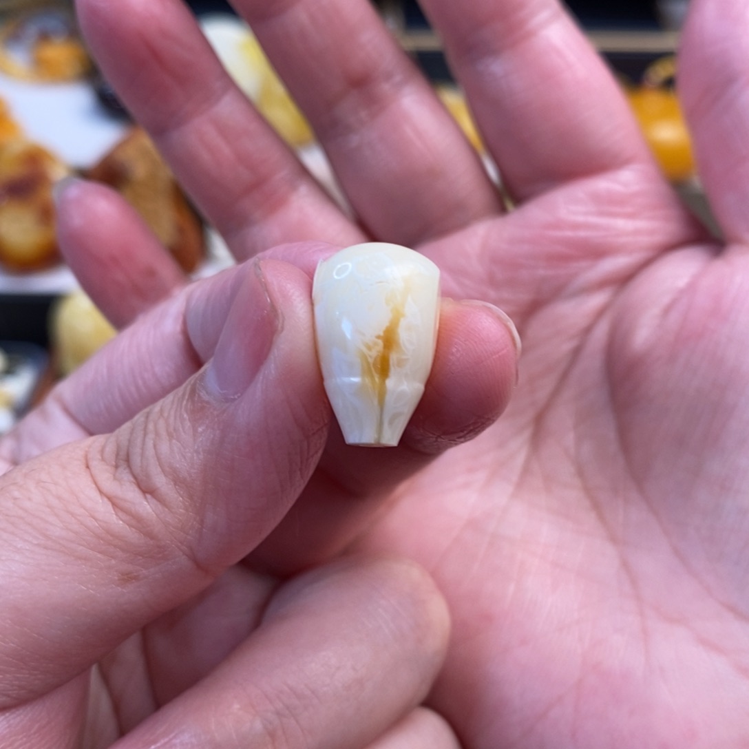 未镶嵌蜜蜡裸石沁色瓷白三通11.3
