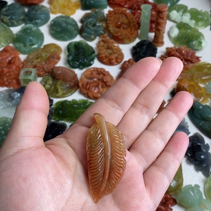 蛇纹石玉颈饰未镶嵌