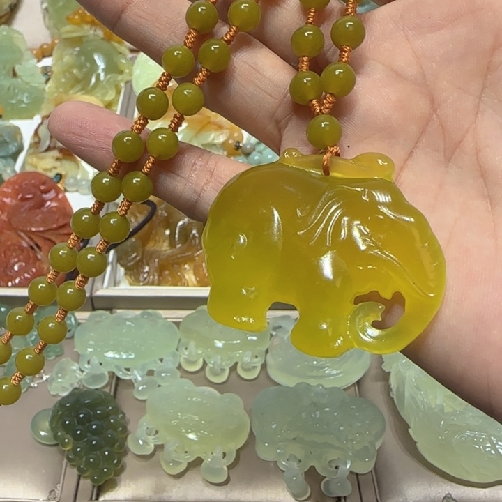 蛇纹石玉吊坠未镶嵌