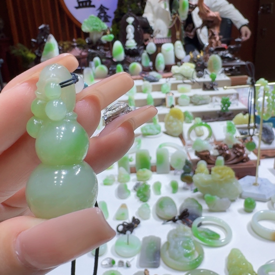 和田玉（翠青玉）未镶嵌颈饰翠青葫芦