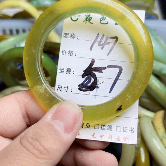 岫岩老玉（透闪石质玉）未镶嵌手镯