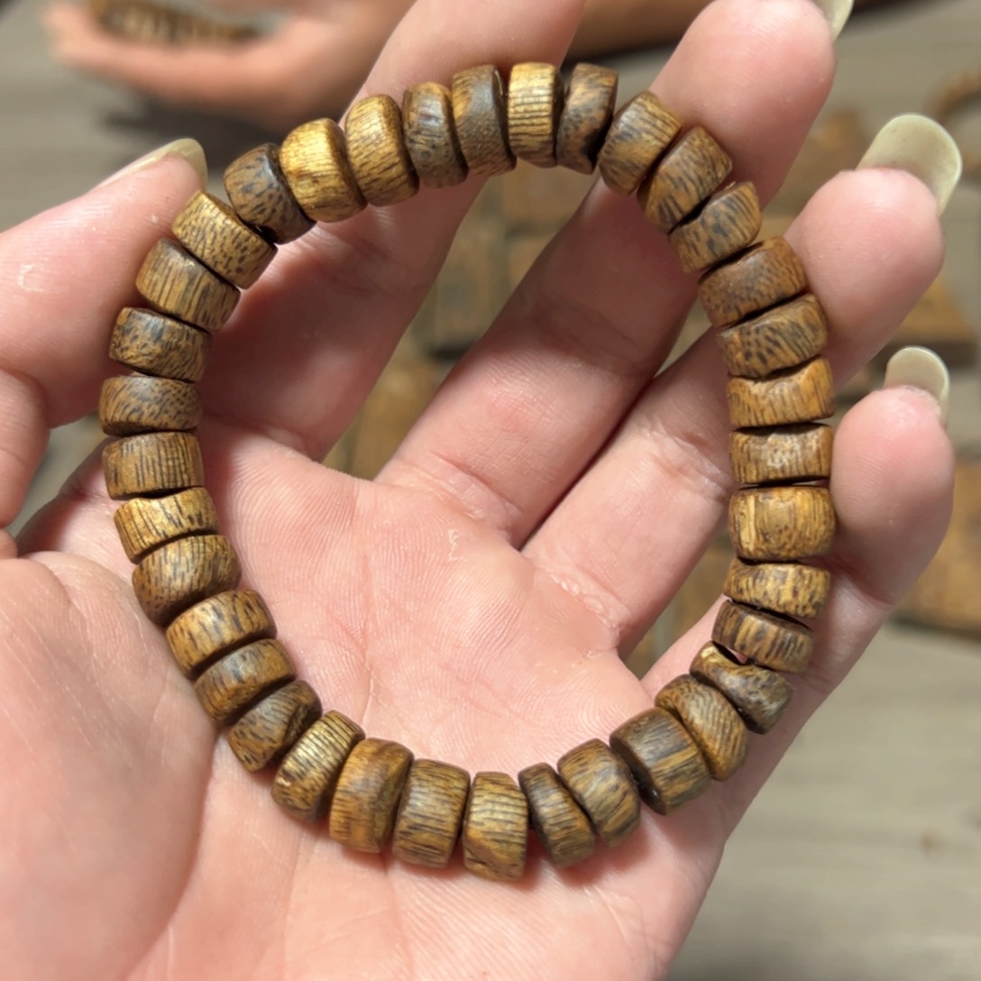 沉香木手串金莎叶片珠10.5克