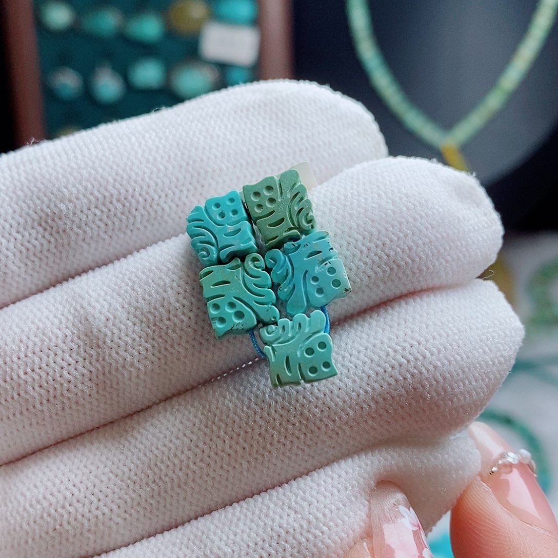 未镶嵌绿松石颈饰