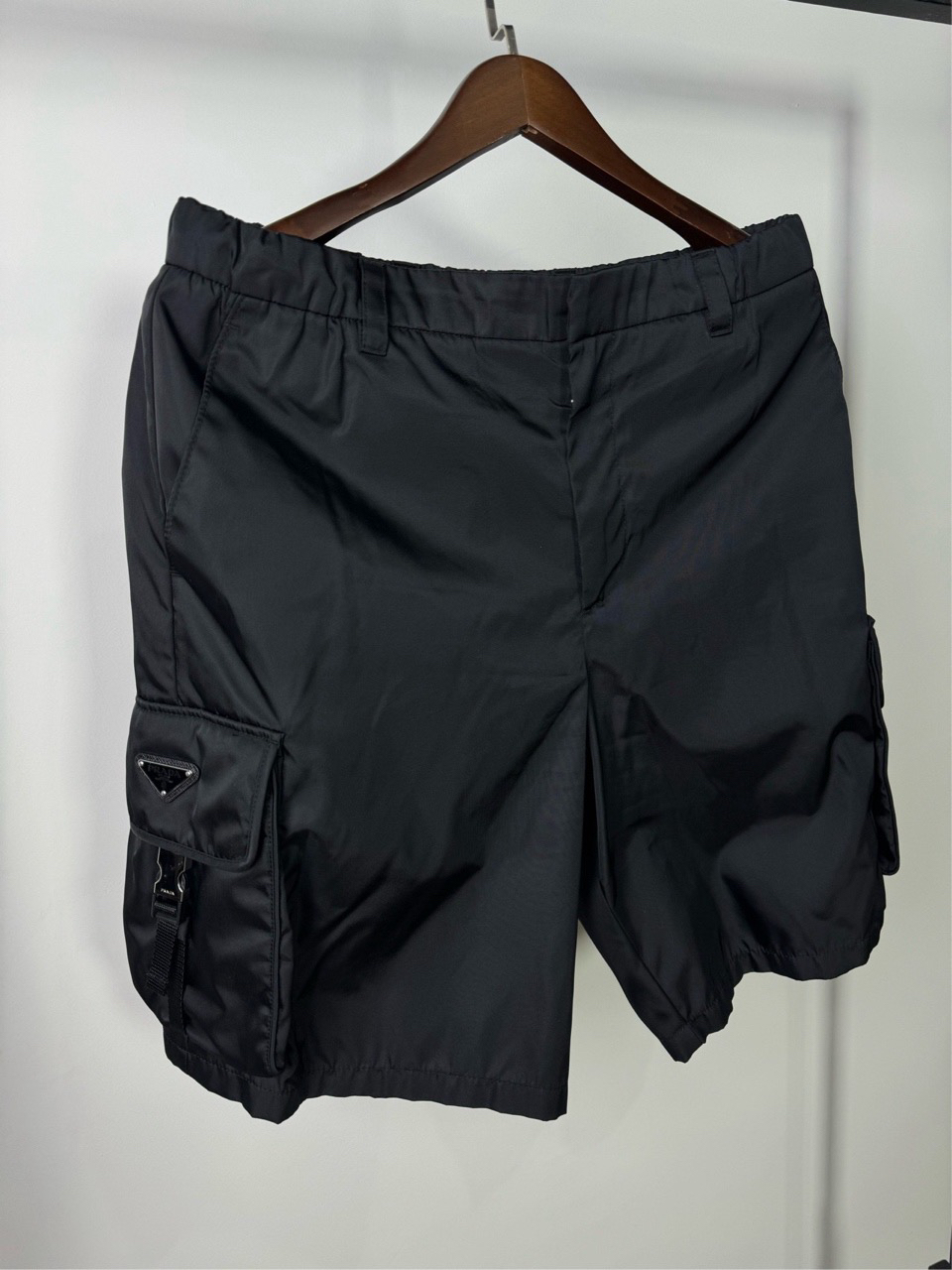 全新/prada 普拉达 双口袋机能侧边三角logo短裤/52码/2412103