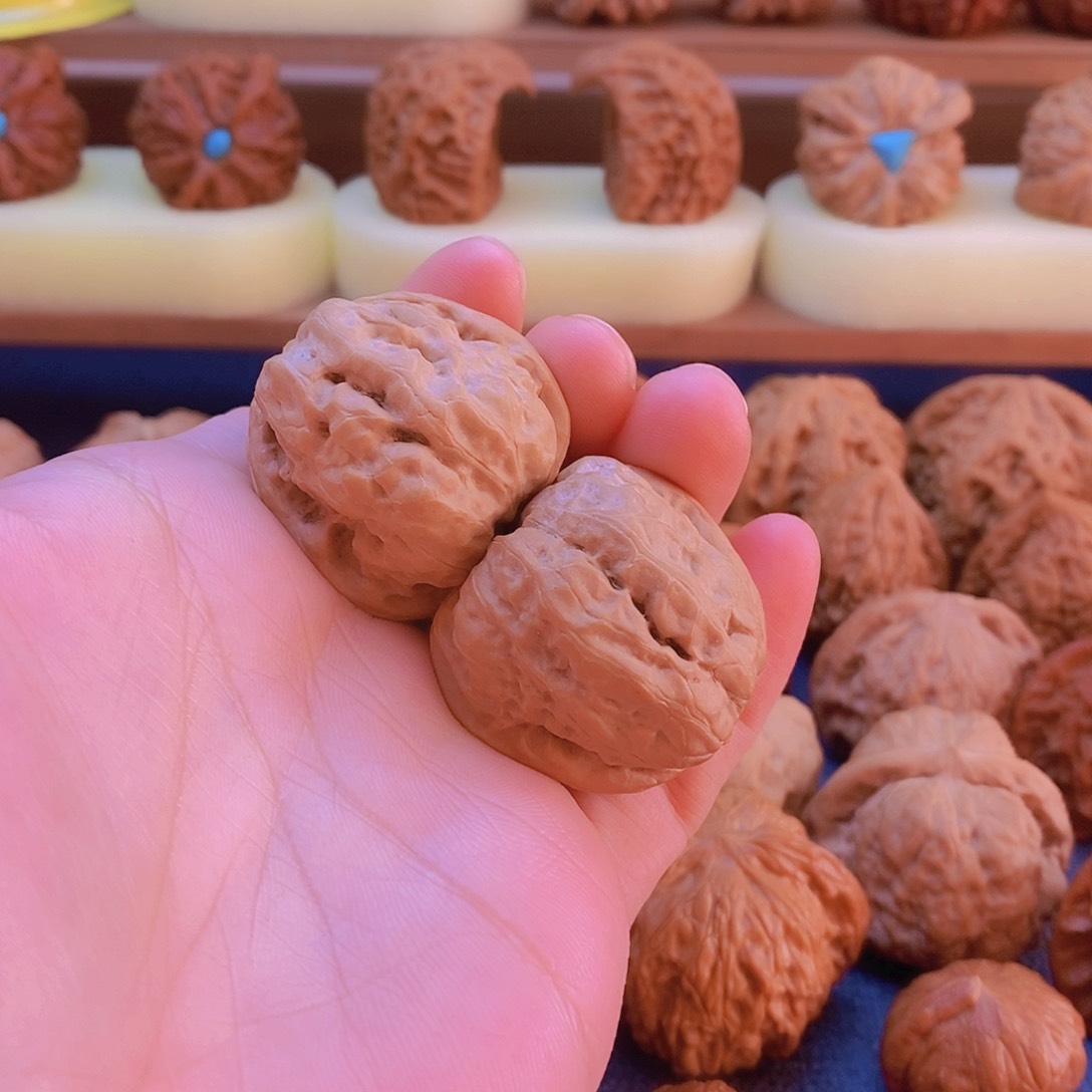 蛤蟆头文玩核桃红皮