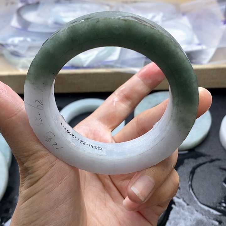 定制翡翠手镯未镶嵌