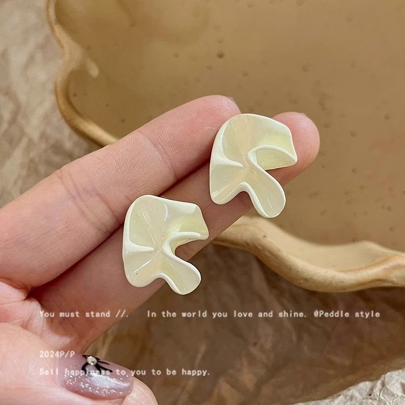 合金耳饰 极简奶油白不规则褶皱耳钉女小众独特高级感耳环耳饰