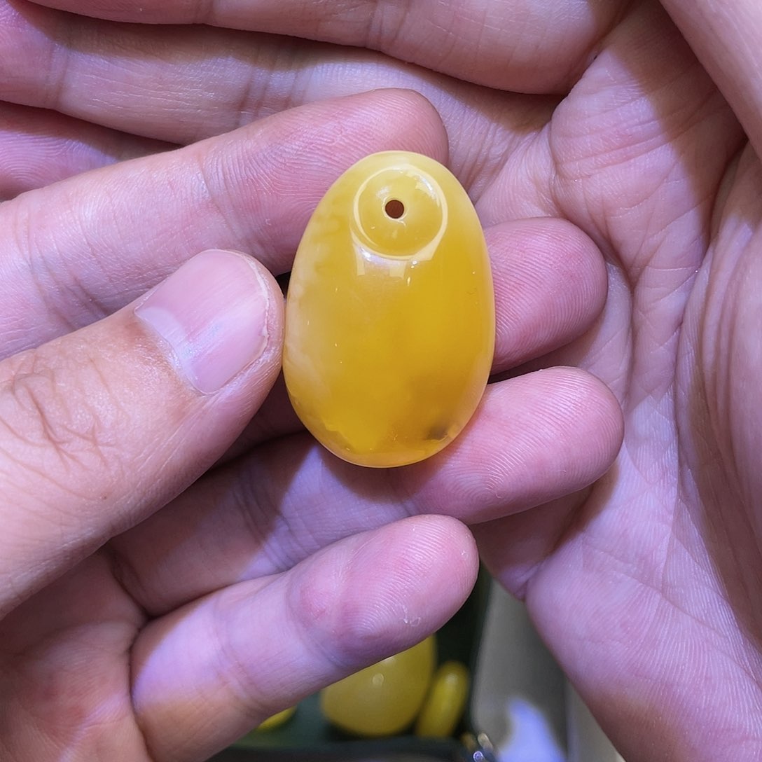 蜜蜡手串未镶嵌公主扣瑕疵