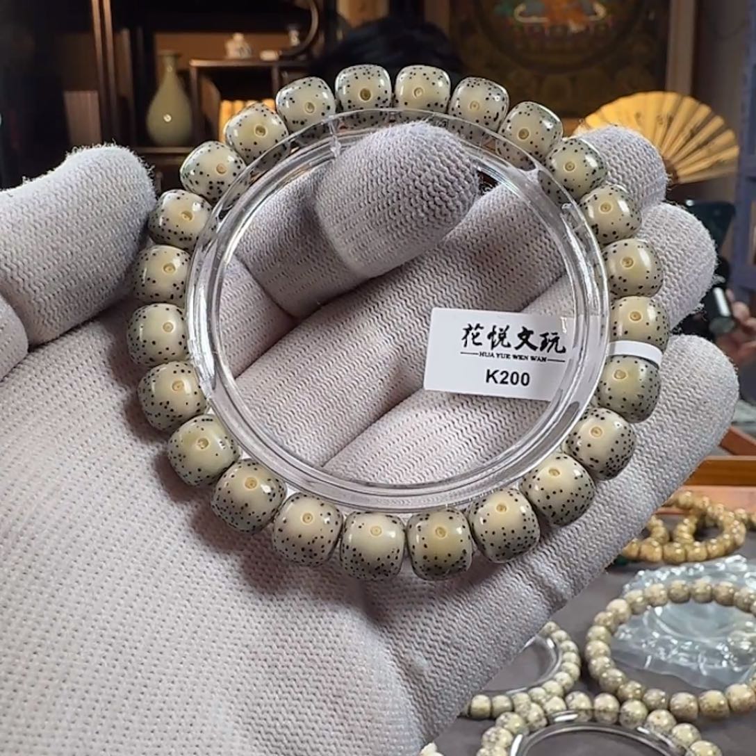 手串星月菩提9.5x8.5 石玉料双留白针尖星 K200