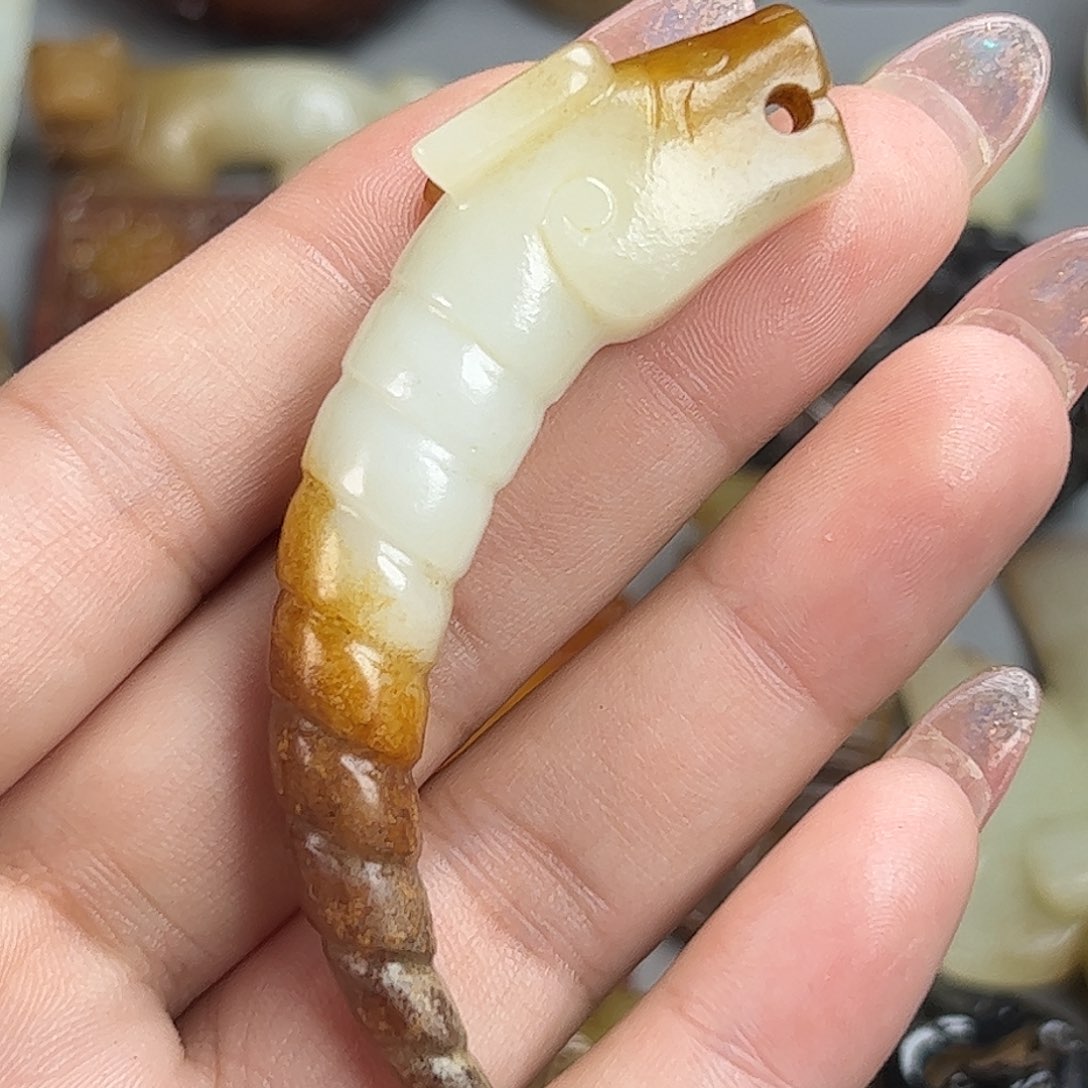 和田玉（糖玉）未镶嵌颈饰诗***啊