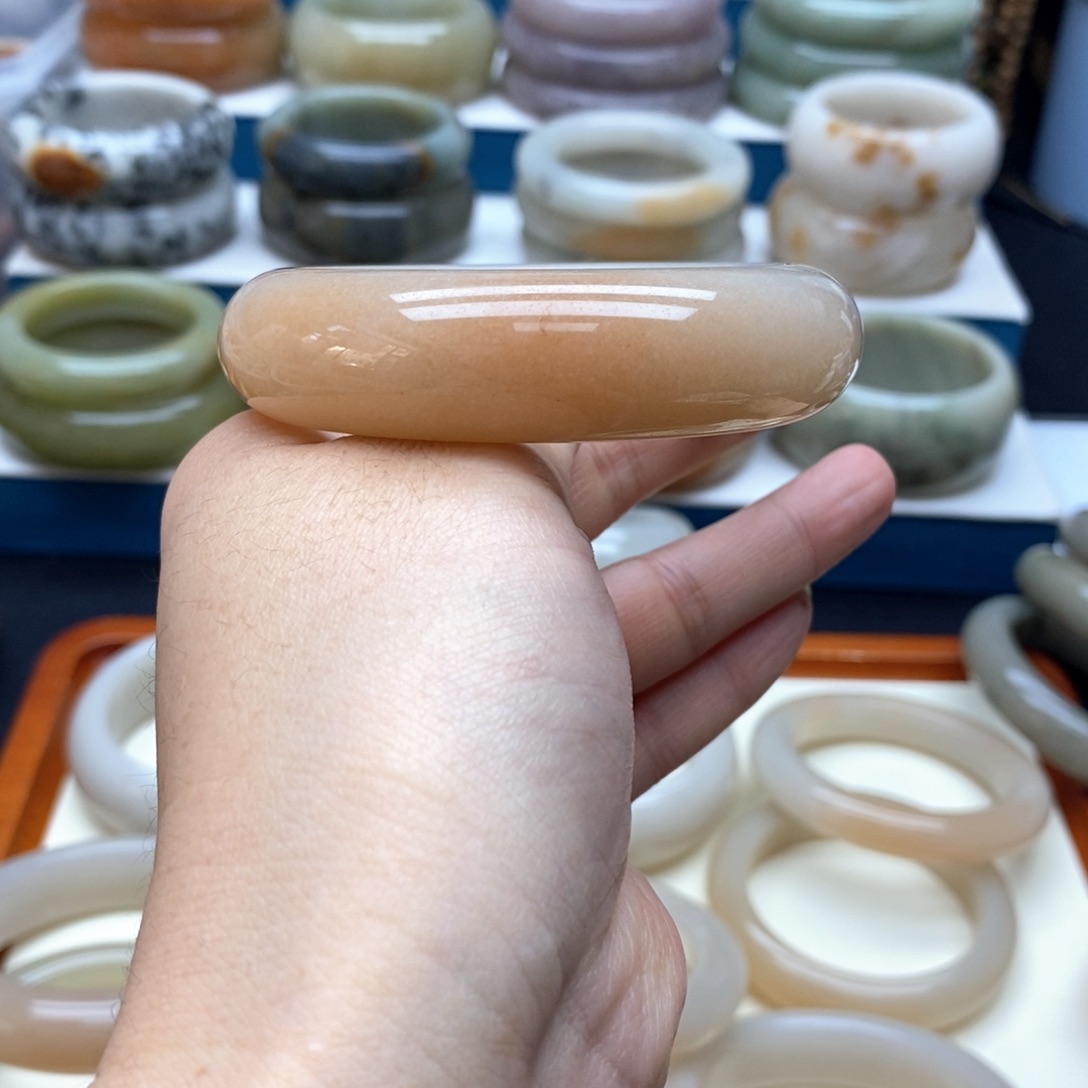 石英质玉未镶嵌手镯四**然