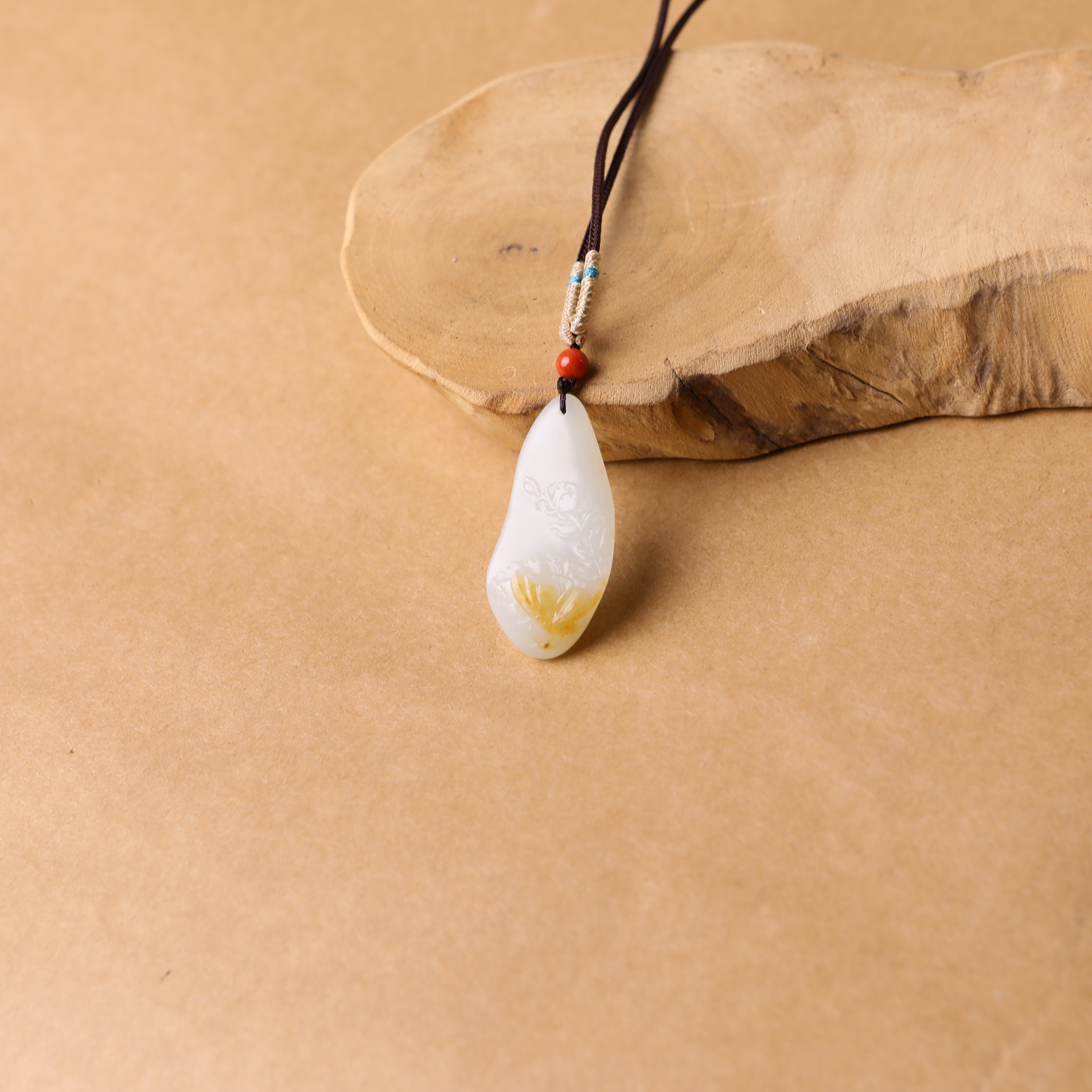 白玉黄皮蝶恋花 13.3g 和田 3356