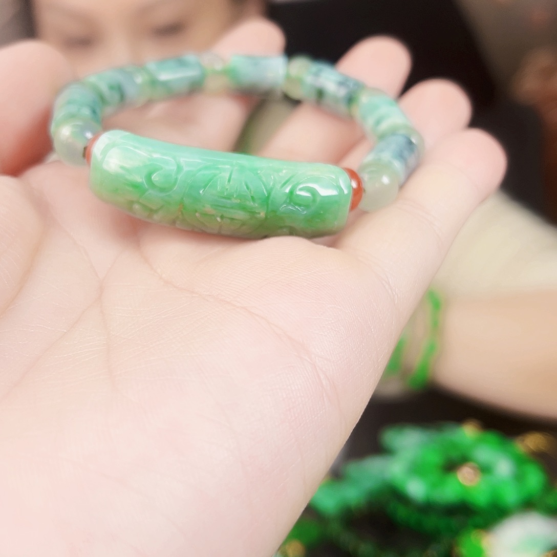 翡翠颈饰未镶嵌手链