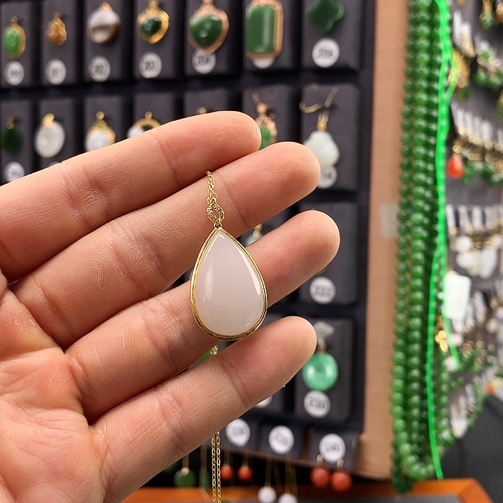 和田玉吊坠(赠链)18K金镶嵌