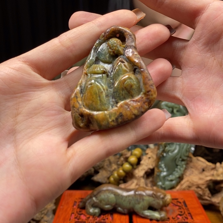 岫岩河磨玉（透闪石质玉）颈饰未镶嵌