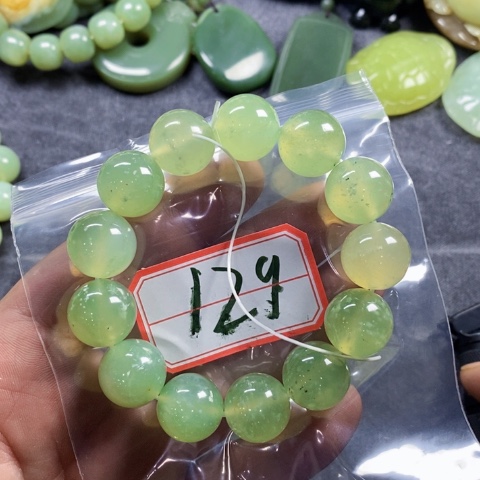 未镶嵌蛇纹石玉吊坠(不含链)