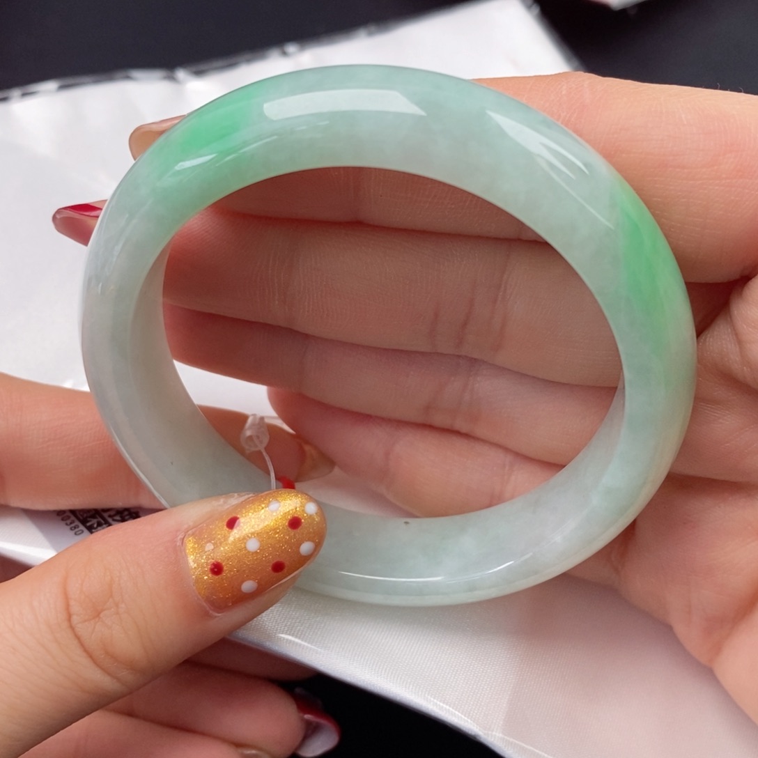 翡翠手镯未镶嵌57口