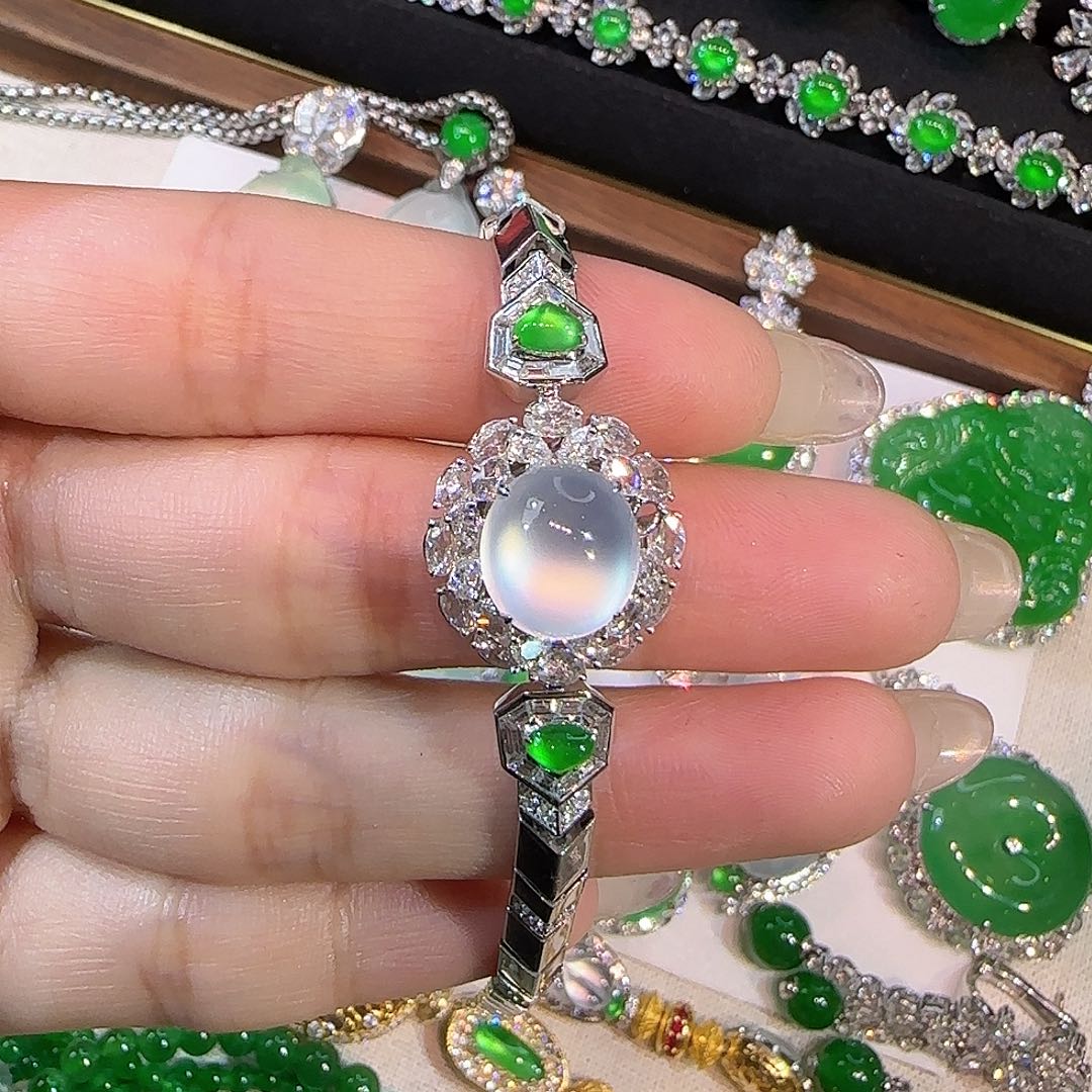 翡翠18K金镶嵌颈饰