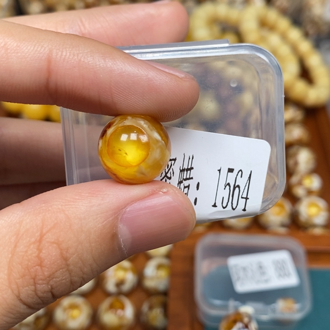 蜜蜡未镶嵌珠宝奇石1564