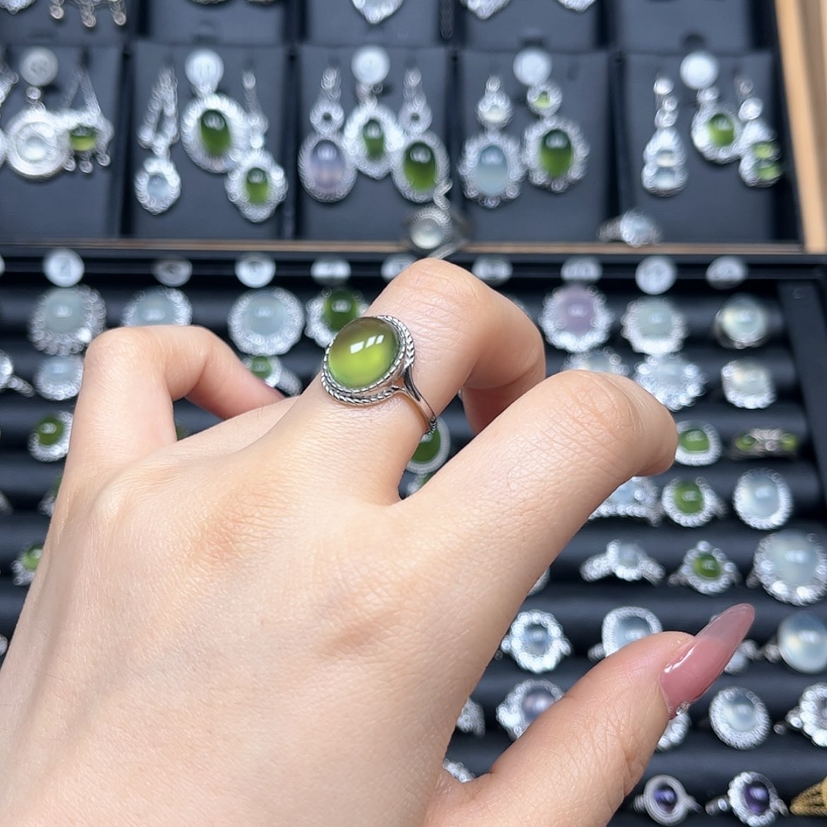 【闪购商品】岫玉银S925镶嵌戒指小**姐