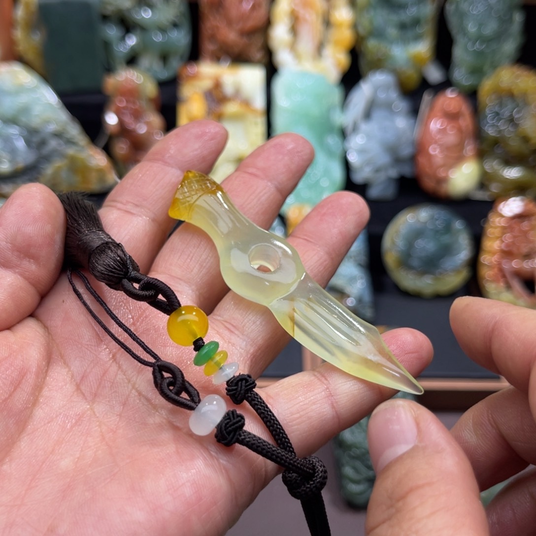 蛇纹石玉未镶嵌颈饰