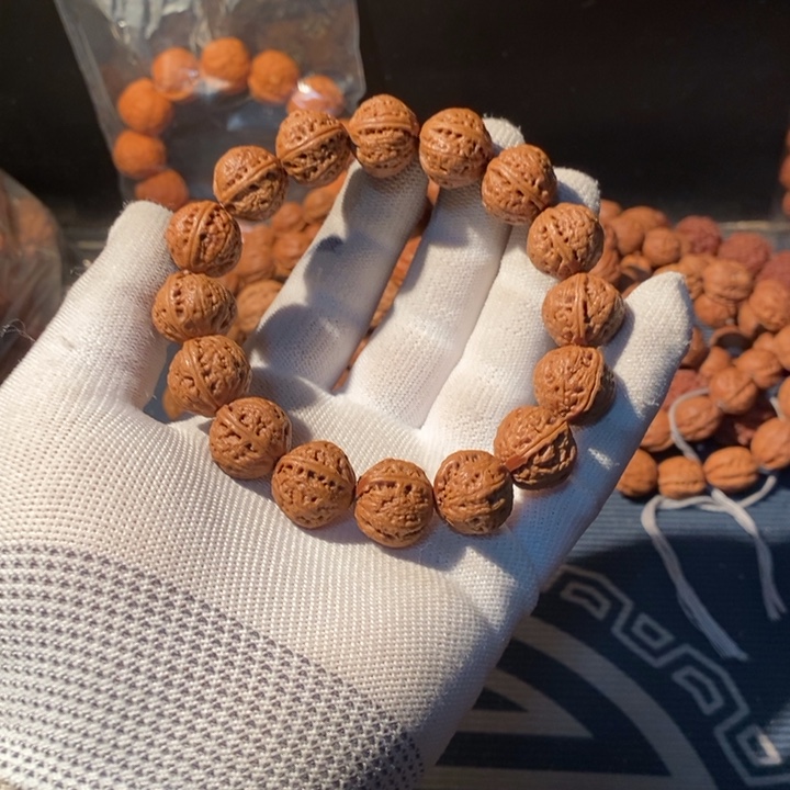 文玩核桃手串……90
