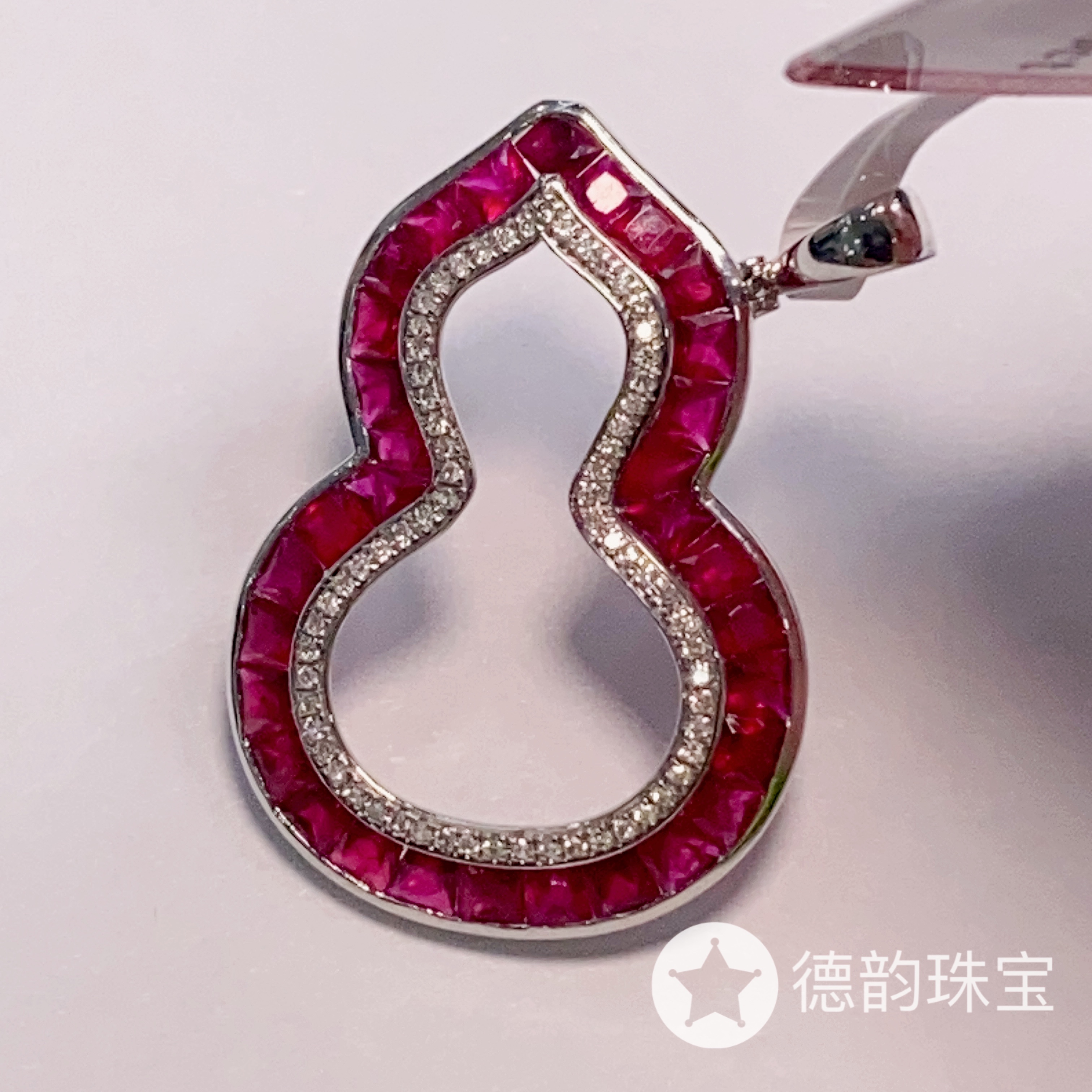 18K金镶嵌红宝石吊坠